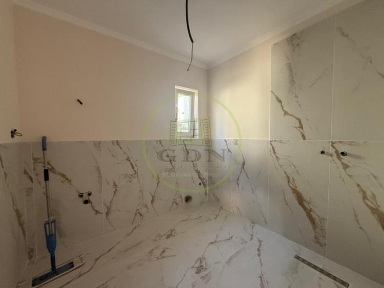 Casă individuală cu 4 camere cu Canalizare în Preajba