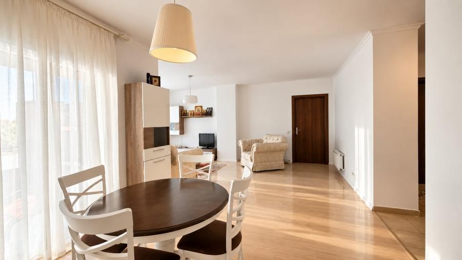 Apartament cu 2 camere semidecomandat în Băneasa