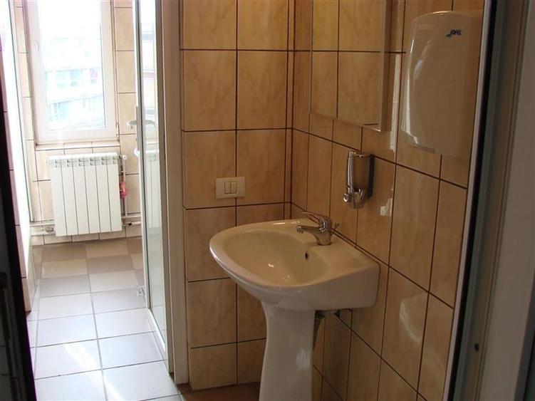 Birou, de 25 mp, în Regie