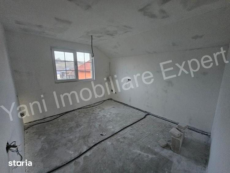 Casă cu 4 camere cu Teren 407 Mp în Țițești
