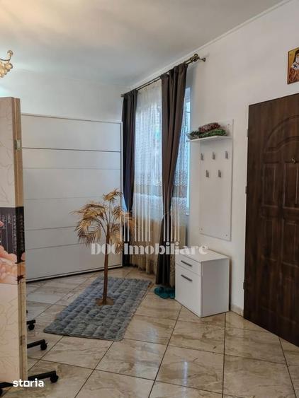 Casă cu 5 camere cu Teren 70 Mp în Tei