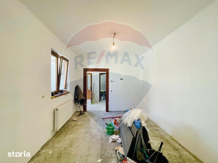 Casă cu 6 camere cu Teren 500 Mp în Calea Dumbrăvii