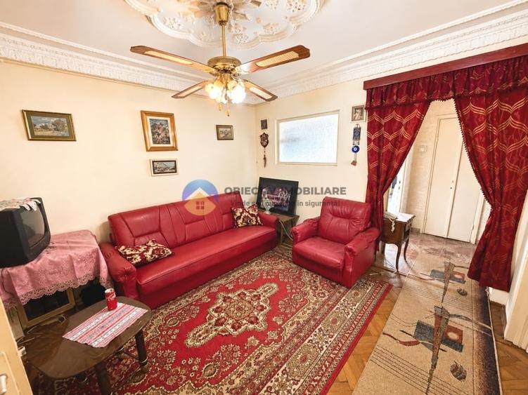 Apartament cu 4 camere semidecomandat în Mărăței