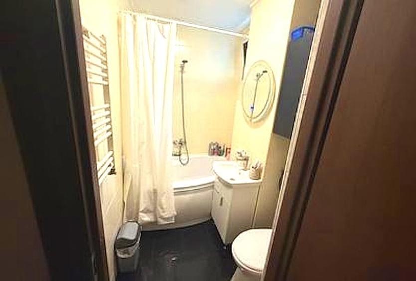 Apartament cu 3 camere decomandat, mobilat în Titan