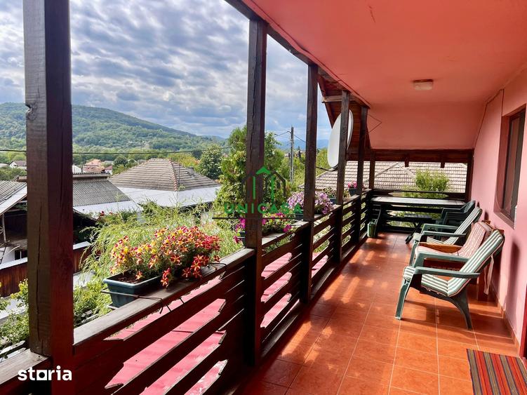 Casă cu 7 camere cu Teren 600 Mp în Central