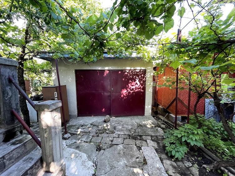 Casă cu 2 camere cu Teren 1197 Mp în Central