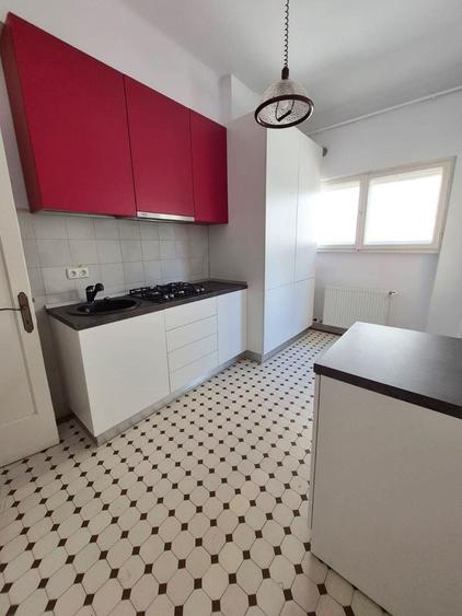 Apartament cu 5 camere în Aviatorilor
