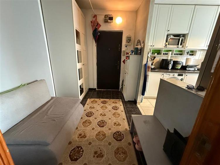 Apartament cu 3 camere decomandat, mobilat în Mircea cel Bătrân