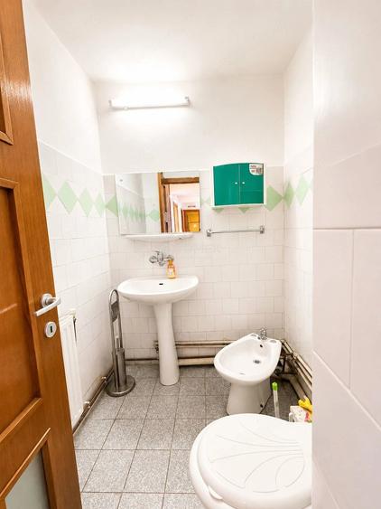 Apartament cu 4 camere decomandat în Scriitorilor