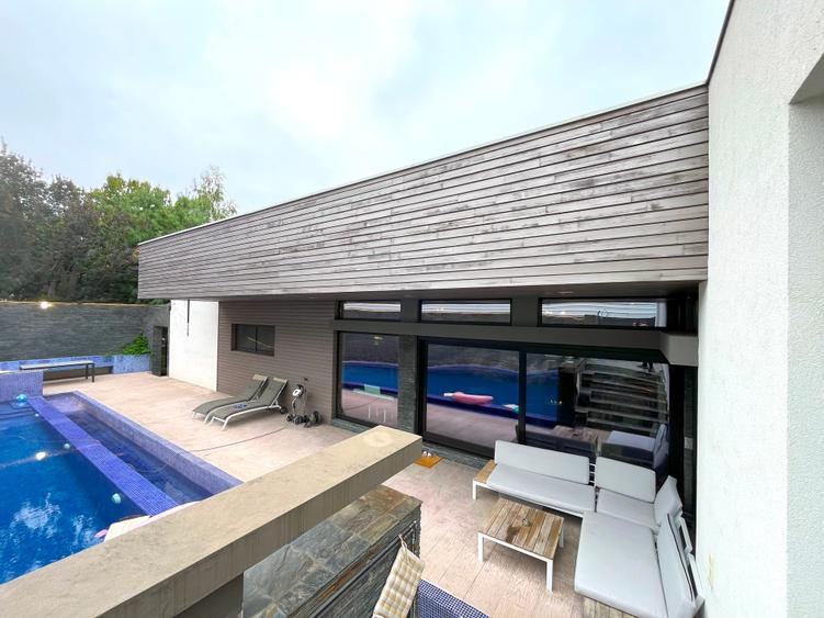 Casă cu 4 camere cu Piscina în Bucium