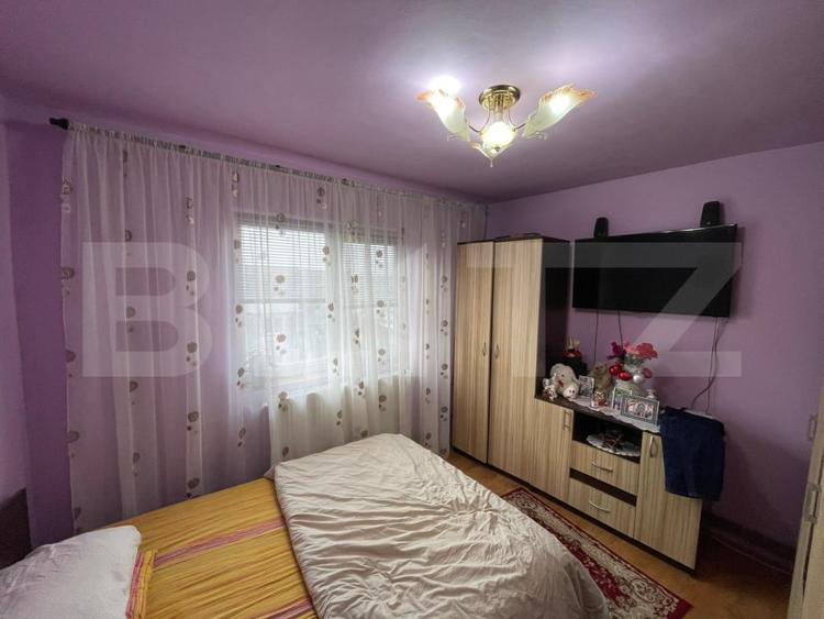 Apartament cu 2 camere semidecomandat, mobilat în Craiovița Nouă
