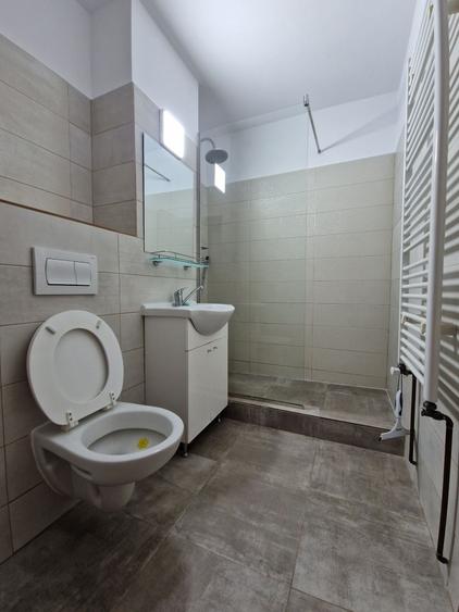 Apartament cu 2 camere decomandat în Girocului
