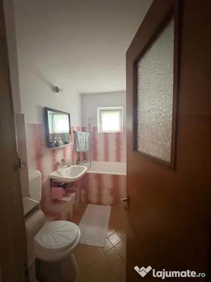 Apartament cu 3 camere decomandat în Astra