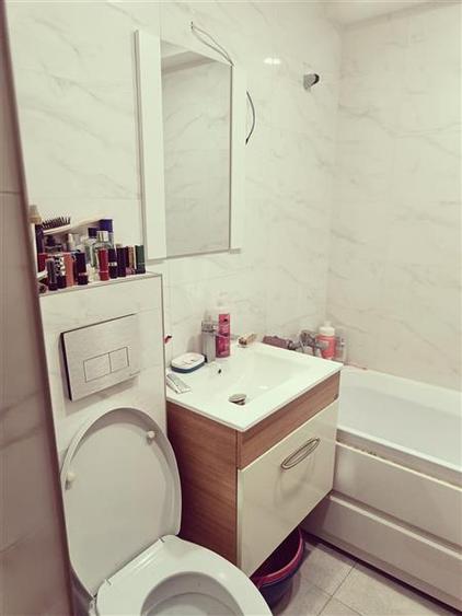 Apartament cu 3 camere decomandat în Podul de Piatră