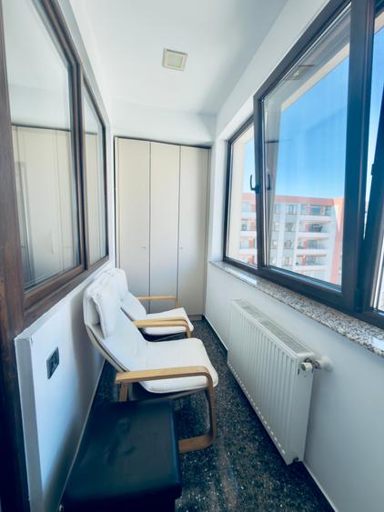 Apartament cu 3 camere decomandat în Tractorul