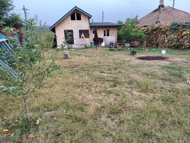 Casă cu 3 camere în Bujoreni