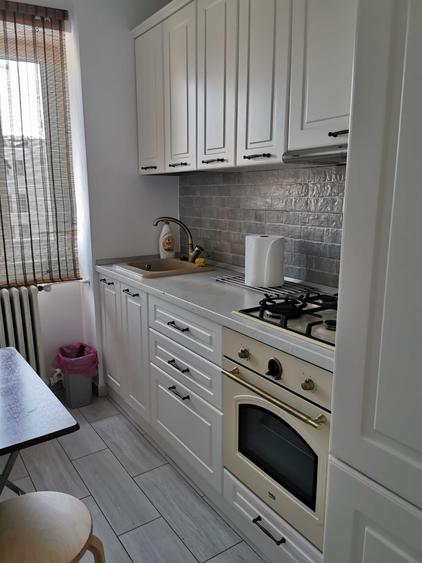 Apartament cu 2 camere semidecomandat în CET