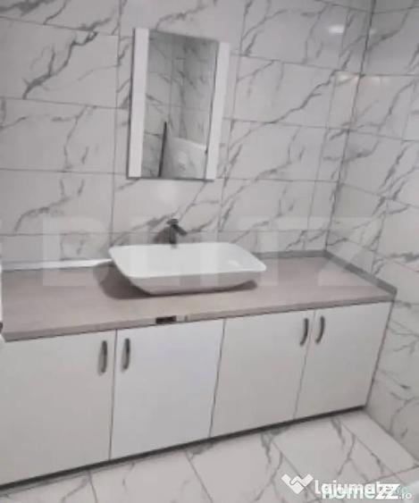Casă cu 7 camere cu Teren 400 Mp în Central