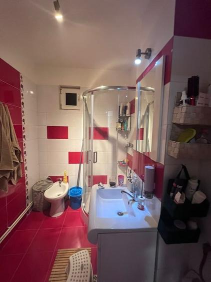 Apartament cu 3 camere decomandat, mobilat în Lăpuș