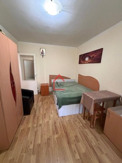 Garsonieră decomandată, mobilată în Podu Roș