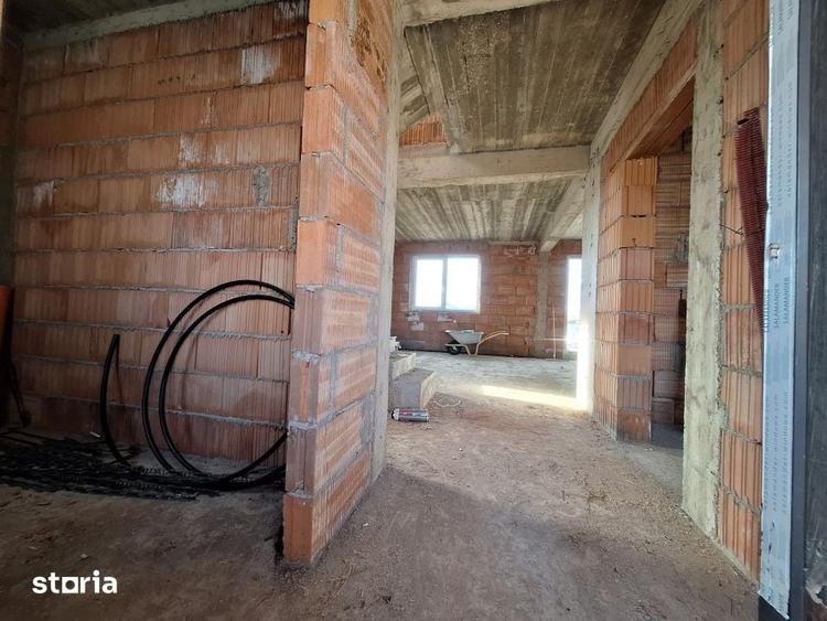 Casă cu 5 camere cu Teren 507 Mp în Giarmata