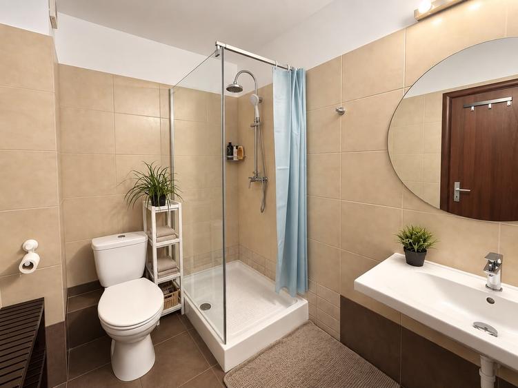 Apartament cu 4 camere decomandat, mobilat în Băneasa