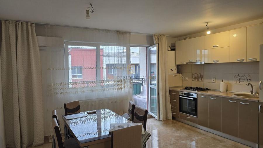 Apartament cu 3 camere semidecomandat, mobilat în Metalurgiei