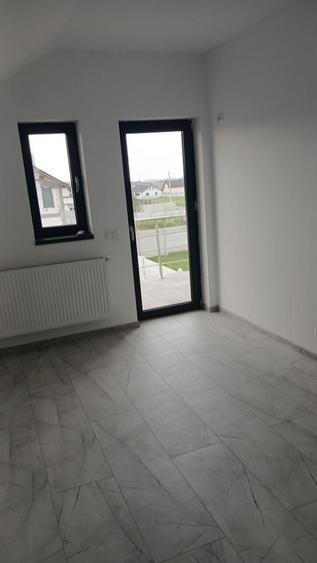 Casă cu 4 camere în Exterior Vest