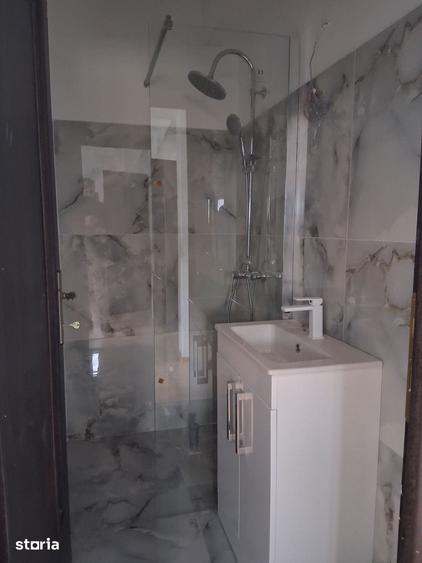 Casă cu 5 camere cu Teren 226 Mp în Odăi