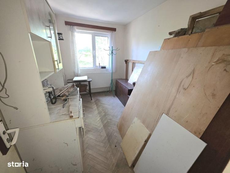 Apartament cu 3 camere semidecomandat în Viziru 1