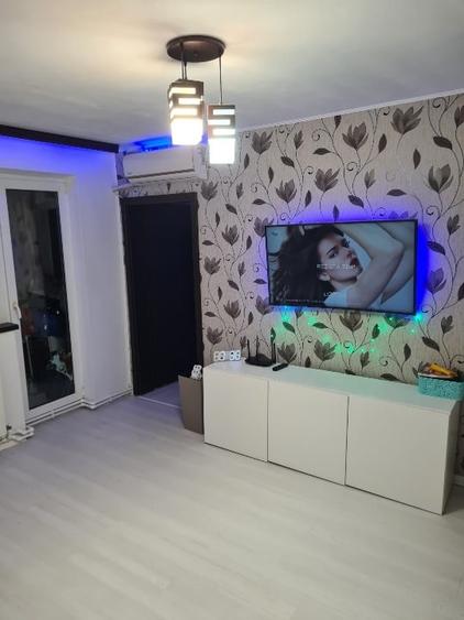 Apartament cu 4 camere semidecomandat în Inel II