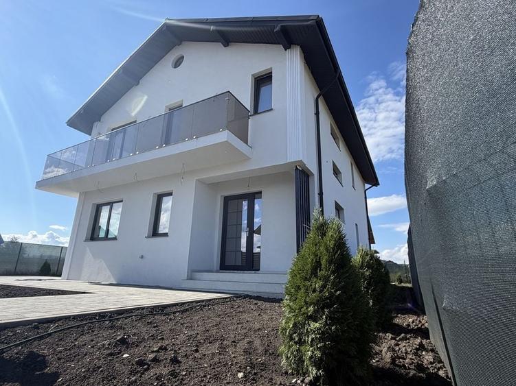 Casă cu 4 camere în Sânpetru