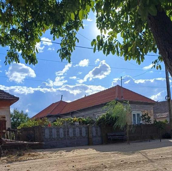 Casă cu 4 camere în Poiana Mare