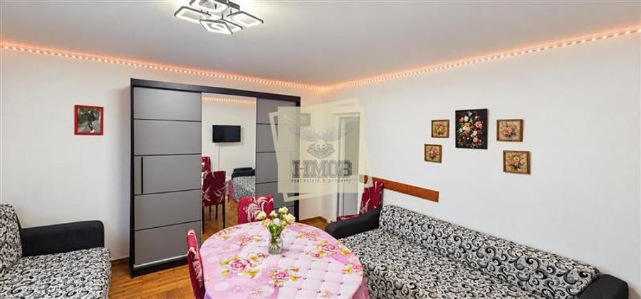 Apartament cu 3 camere semidecomandat, mobilat în Calea Poplăcii