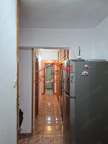 Apartament cu 3 camere decomandat în Cuza