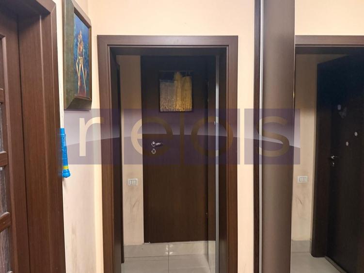 Apartament cu 4 camere semidecomandat, mobilat în Tineretului