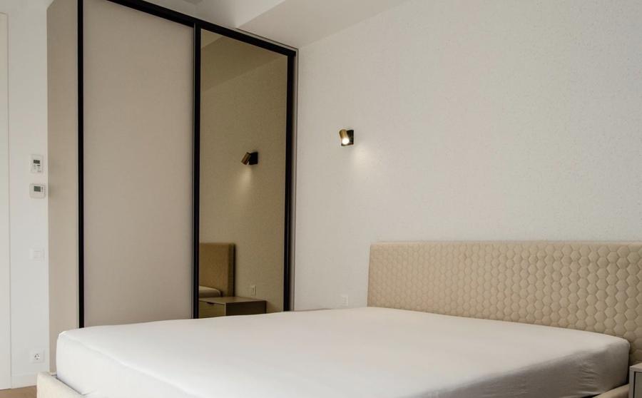 Apartament cu 4 camere decomandat, mobilat în Barbu Văcărescu