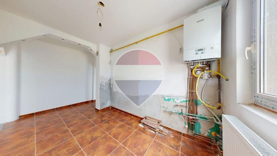 Apartament cu 3 camere semidecomandat în Sud
