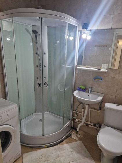 Apartament cu 2 camere semidecomandat în Sărari