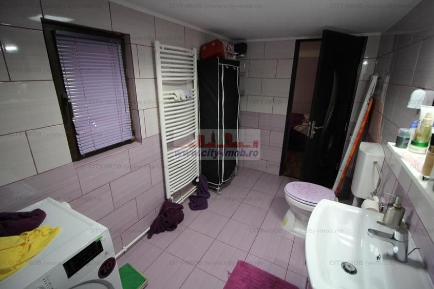 Casă individuală cu 5 camere decomandat cu Canalizare în Timpuri Noi