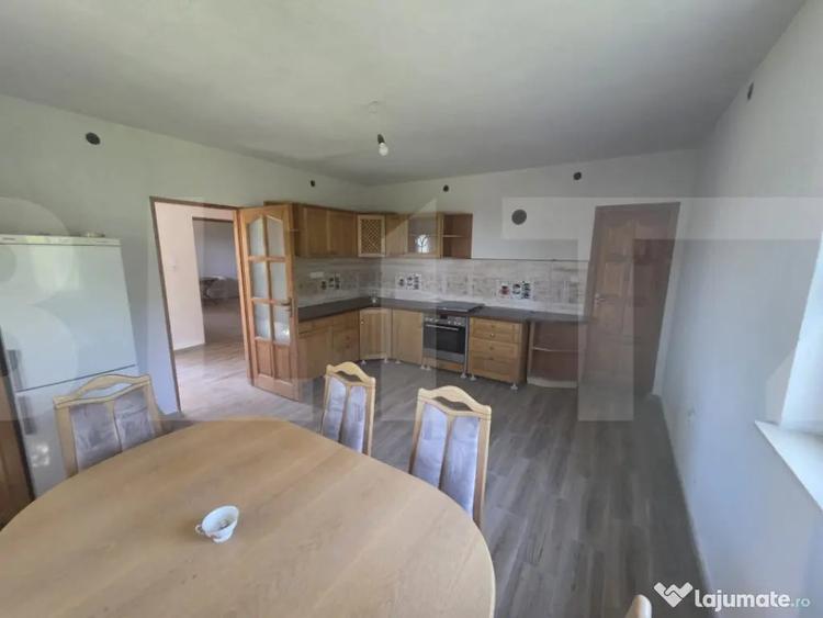 Casă cu 5 camere cu Teren 486 Mp în Petriceni