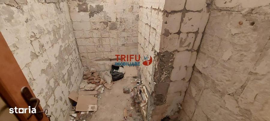Apartament cu 4 camere semidecomandat în Cetate