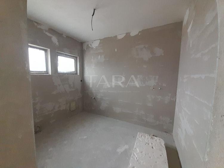 Casă individuală cu 4 camere cu Canalizare în Sânnicoară
