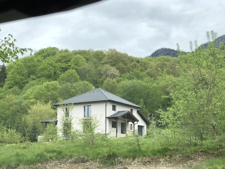 Casă cu 4 camere cu Teren 4150 Mp în Cheile Râșnoavei