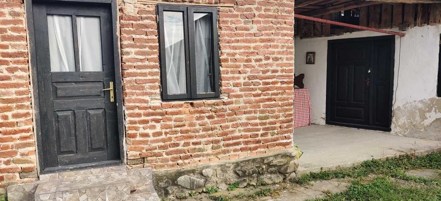 Casă cu 2 camere în Arcani