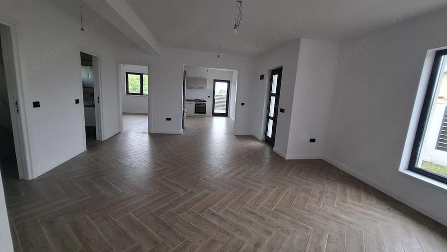 Casă cu 4 camere cu Teren 400 Mp în Central