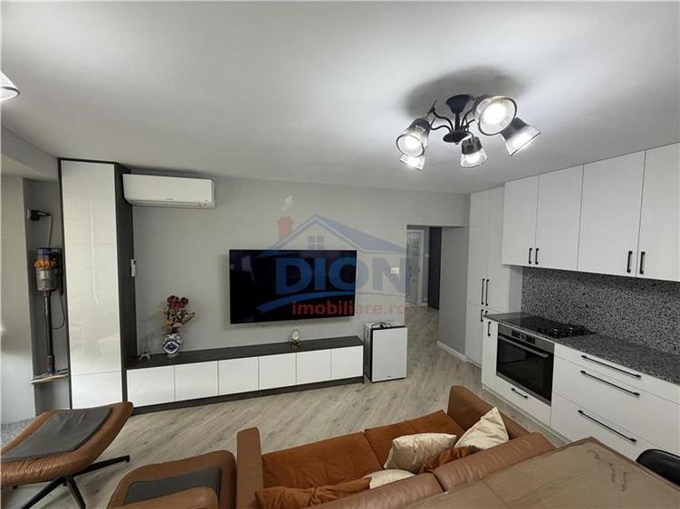 Apartament cu 4 camere decomandat, mobilat în Decebal