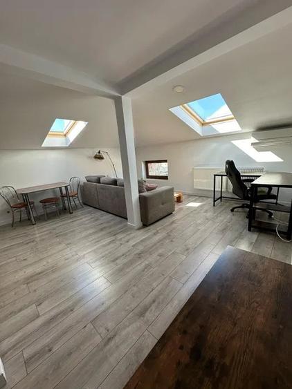 Apartament cu 2 camere semidecomandat, mobilat în Bună Ziua
