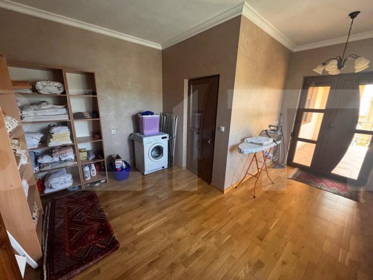 Casă individuală cu 10 camere cu Canalizare în Tudora
