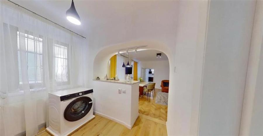 Apartament cu 3 camere decomandat în Centrul Istoric
